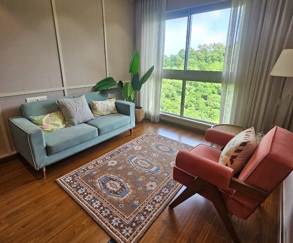 Lavishly Done-Up Flat for Sale in Castle Rock, Hiranandani product image