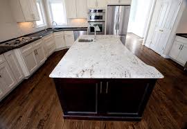 Millennium Cream Granit Arbeitsplatten Http Www Granit Arbeitsplatten Com Millennium Cream Gr Zweifarbige Kuchenschranke Granit Arbeitsplatte Arbeitsplatte