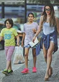 «μια πολύ όμορφη έκπληξη με. Despoina Bandh Bolta Sth Glyfada Me Ta Paidia Ths Mother Gr