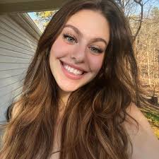 Juliana Boyce's Instagram, Twitter & Facebook