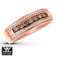 Le Vian Men S Band In Strawberry Gold With 1 2 Ct Tw Chocolate Diamonds And Vanilla Diamonds Chocolate Diamonds Queen Jewelry Levian Diamonds