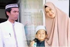 Handy bonny diluar dugaan, ternyata begini kisah pernikahan dan sosok istri ustad abdul somad terbaru! Kini Resmi Menduda Hunian Sederhana Ustad Sejuta View Ini Jadi Sorotan Warganet Ruang Tamunya Hanya Beralaskan Karpet Motif Semua Halaman Idea