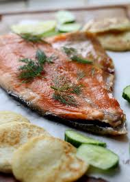 Saumon Cuit Facon Gravadlax Crepes De Pommes De Terre Dill And Sugar Cured Roast Salmon And Potato Cakes Recettes De Cuisine Saumon Cuisine Rapide