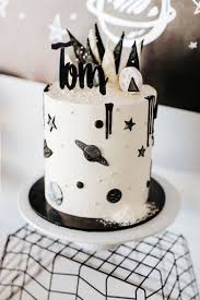 1001 Idees Pour Realiser Une Decoration Gateau D Anniversaire Au Top Idee Gateau Anniversaire Gateau Anniversaire Garcon Gateau Anniversaire