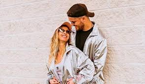 Nas redes sociais, a apresentadora e o cantor partilharam fotografias da viagem e em algumas é. Era Muito Mulherengo Laura Figueiredo Recorda Inicio De Relacao Com Mickael Carreira