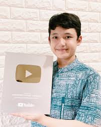 Maybe you would like to learn more about one of these? 9 Potret Terkini Alwi Assegaf Pemain Raden Kian Santang Makin Manis