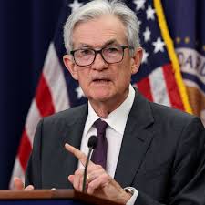 Los riesgos económicos "cambiantes" llevan a Powell a contemplar un recorte  de tipos en septiembre