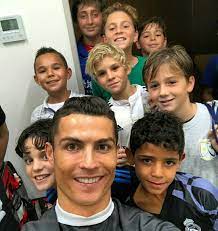 Juventus'un portekizli süperstarı cristiano ronaldo'nun oğlu cristiano ronaldo jr., instagram alemine ilk adımını attı. Photos From Instagram Cristiano Ronaldo Junior Cristiano Ronaldo Cr7 Cristino Ronaldo