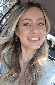 i magically have a 20/20 vision whenever i see beauties even from afar