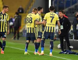 Emre belözoğlu'nun resmi facebook hayran sayfasına hoşgeldiniz! Emre Belozoglu Couldn T Stay In Place Galatasaray Detail That Attracts Attention In Fenerbahce Denizlispor Match