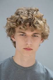 Guys with curly hair can appreciate the struggle to cut and style this. Maksymilian Barczak Backstage At Dior Homme Ss16 In 2021 Blonde Hair Boy Curly Hair Men Blonde Boy Aesthetic