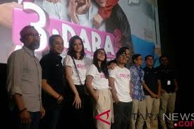 Dari gambar diatas, bisa anda lihat bahwa tempat penyimpanan berukuran mini ini menggunakan bagian bawah dari 2 botol yang kemudian dipasang resleting sebagai openernya. Film 3 Dara 2 Segera Tayang Bulan Oktober Antara News