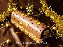 Buche Banane Cacahuete Et Chocolat Christmas Cake Desserts Food And Drink