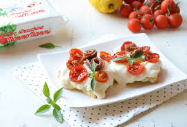 Insalata caprese rivisitata con burrata e crostini. Bruschetta Caprese Con Pomodori Stracchino E Alici