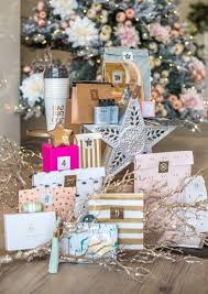 Gefullter Adventskalender Fur Frauen You Are Wow Unsere Handgefullten Kalender Sind Die Perfekte Gesche Mit Bildern Adventkalender Adventskalender Adventskalender Frauen