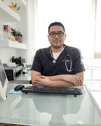 Pediatra Aldo Castillo - MediCare Médicos Navales