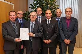 Öffentliche bestellung und vereidigung von sachverständigen. Ihk Prasident Vereidigt Vier Neue Sachverstandige Rundblick Dortmund