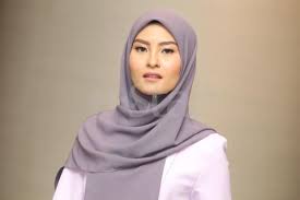 Beliau mula meraih kejayaan komersial menerusi single sulungnya, menahan rindu. Dah Lama Minat Bukan Nak Tiru Sesiapa Wany Hasrita Hiburan Mstar