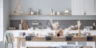 Des branches de sapin, de pommes de pin, des rondins d'arbre, ajoutez quelques bougies au décor et l'affaire est jouée. Deco Noel Scandinave 10 Idees A Piquer Marie Claire