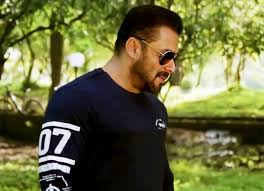The official facebook page of kaagaz. Salman Khan S Surprise Presence In Kaagaz Bollywood News Bollywood Hungama