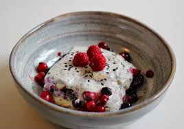 Invitations Aux Voyages Culinaires T136 Tiramisu Au Sesame Noir Et Fruits Rouges Recette Dessert Alimentation Recette Dessert Facile