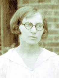 Ross, Elizabeth Pearl “Lizzie”