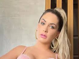 Humiliated model claims she was kicked out of supermarket because she is  too hot - The Mirror