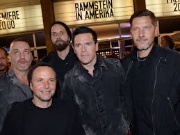 Rammstein is a german metal band which was formed in 1994, in berlin, and consists of till lindemann (lead vocals), richard kruspe (lead guitar and backing vocals), paul landers (rhythm guitar, backing vocals), oliver riedel (bass guitar, ollie), christoph schneider (drums and electronic percussion, doom) and christian lorenz (keyboards, flake). Till Lindemann Als Bandleader Von Rammstein Wurde Der Berliner Weltbekannt Stars