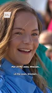 Lili Ferch Gareth /|\, Enw Yng Ngorsedd seren Clwb Pêl-droed Wrecsam, Lili  Jones er cof am ei thad ❤️, A touching moment as Lili Jones is Ordained to  Gorsedd y Beirdd (Gorsedd of the Bards) at the ...
