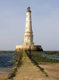 La basilique se situe au bout d'un pont qui enjambe la rivière guaitara, à cinquante mètres de hauteur. Cordouan Lighthouse Wikipedia