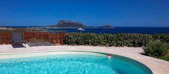 Scegliete la costa orientale (villasimius e costa rei) se amate i bianchi arenili e i bassi fondali, la costa occidentale (santa margherita di pula) se preferite le lunghe distese di sabbia. Tante Proposte Per Case Vacanze Sul Mare Vacanze In Sardegna