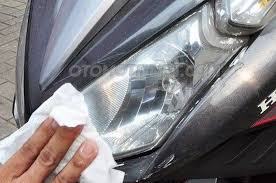 Cara membuka kap lampu depan beat. Jangan Risau Ada Cara Gampang Bersihkan Mika Lampu Motor Menguning Gridoto Com