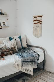 How To Style A Daybed Advice From A Twenty Something Home Decor Bedroom Small Guest Bedroom Home Decor