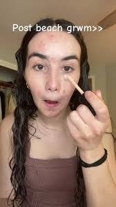 Taylor Medeiros's Instagram, Twitter & Facebook