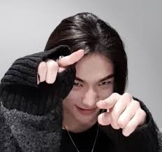 Hyunjin / hyunjinnie / joseph / sam / sam hwang / джинни / принц / 현진 / 황현진. Shm On Twitter Hyunjin Was Asked If He Can Simultaneously Draw A Square With His Left Hand And A Triangle With His Right Hand