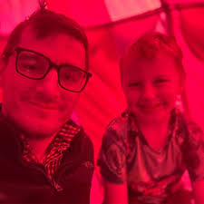 If you know the driver of this car, please tell them they are an idiot and  soon to cause a serious accident. They were overtaking a stream of crawling  traffic