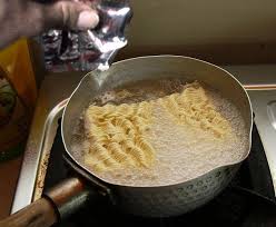 Biar makin lengkap, sajikan mie nyemek dengan bahan pelengkap seperti bawang goreng dan daun bawang. Misteri Terpecahkan Ini Lho 7 Cara Masak Mi Instan Biar Enaknya Mirip Buatan Burjo