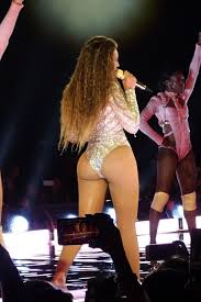 B1 an amount of money that is given back to you, especially because you are not happy with a product or service that you have bought: Sexy Beyonce Naked Ass Vstupte Eu