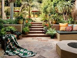 Interestingly, the mediterranean style can be casual or formal as well as traditional or modern depending on the. Mediterranean Decor Touring A Home In The Hollywood Hills Betterdecoratingbiblebetterdecoratingbible