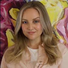 Molly Archer's Instagram, Twitter & Facebook