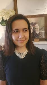 We are in LOVE with our vintage-style jewelry. This necklace in particular  is our favorite. It is designed to look like the necklace Audrey Hepburn  wore in Breakfast at Tiffany's! 💙