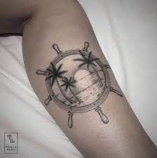 Steuerrad Mit Palmen Und Sonnenuntergang Sehr Viel Atmosphare Palm Size Tattoos Body Tattoos Palm Tree Tattoo