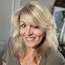 Tammy Dutton's Instagram, Twitter & Facebook