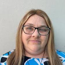 Vanessa Muir's Instagram, Twitter & Facebook