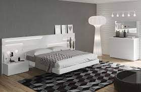 We stock a range of bedroom sets in a variety of sizes & colours to suit any bedroom. Buy Modern Bedroom Sets Online Paramusmegafurniture Store