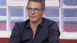 Julien cohen, acheteur star d'affaire conclue (france 2), et sa fille ont été violemment agressés le 30 septembre dernier. Affaire Conclue Julien Cohen Accuse D Avoir Sabote L Objet D Un Candidat S Attire Les