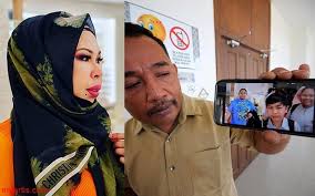 Cuma bila saya tengok dato' seri vida di kaca tv, terus saya rasa macam nak tukar ke channel lain. Biodata Bekas Suami Datuk Seri Vida Biodata Mohd Amin Yasin Yang Failkan Tuntutan Hadhanah Di Mahkamah Laman Gosip Dan Informasi Terkini