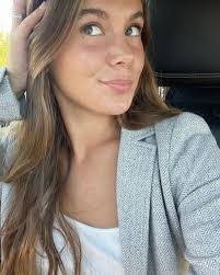 Jessica Nivens's Instagram, Twitter & Facebook