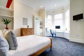 By its very nature minimalism requires a high degree of organization and lack of clutter. How Every Student Can Achieve A Minimalist Bedroom Student Cribs