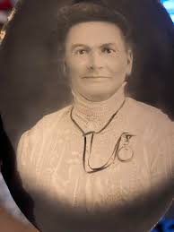 Hi had a request from Connie Simonds to show the full picture of the one I  recently posted. I'm including others in my collection for fun viewing.  Enjoy😊